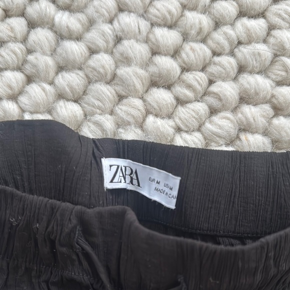 Zara Black Shorts with Elastic Waistband - Picture 2 of 3